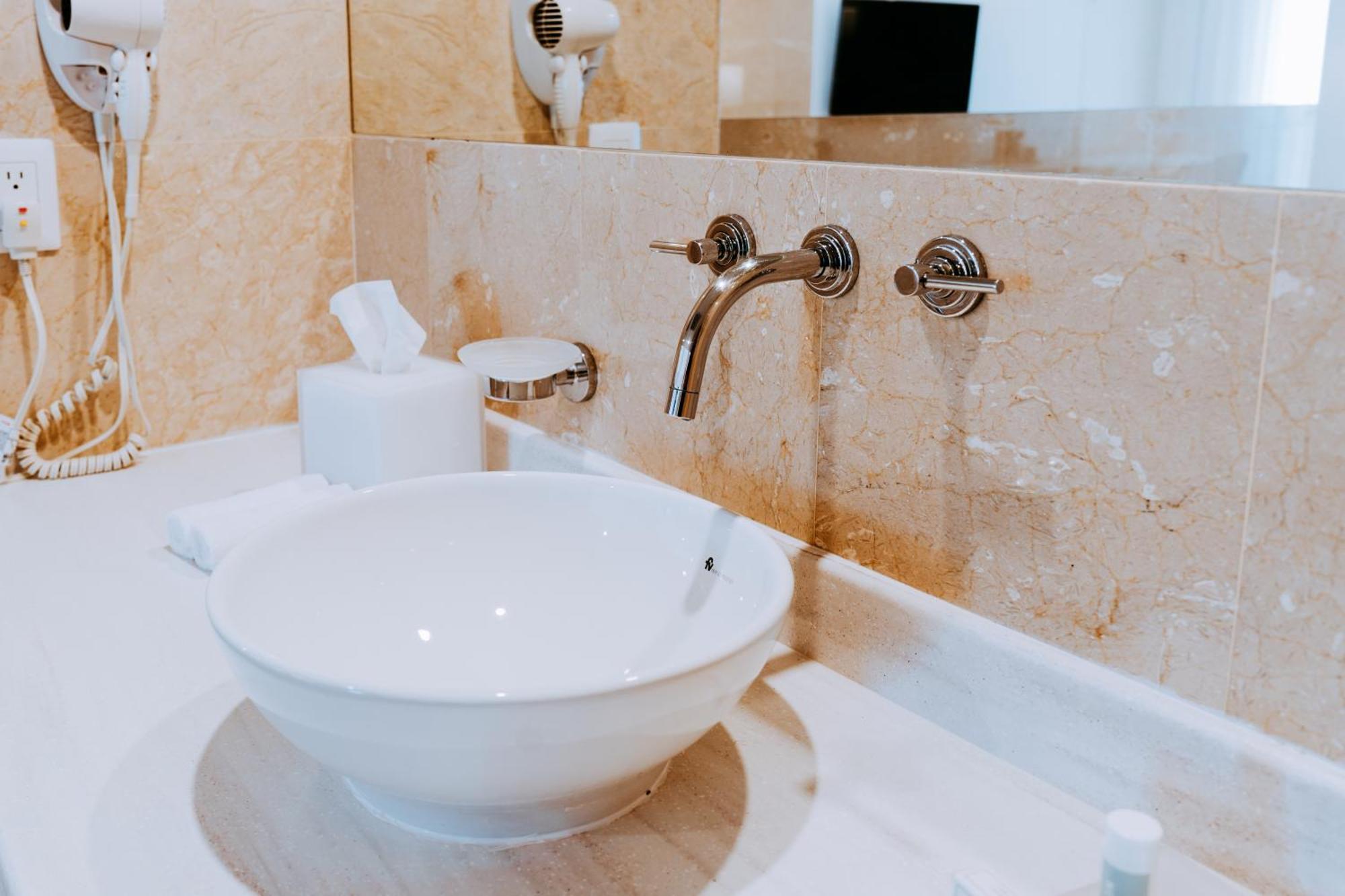 The Mill Resort And Suites Palm Beach Bagian luar foto